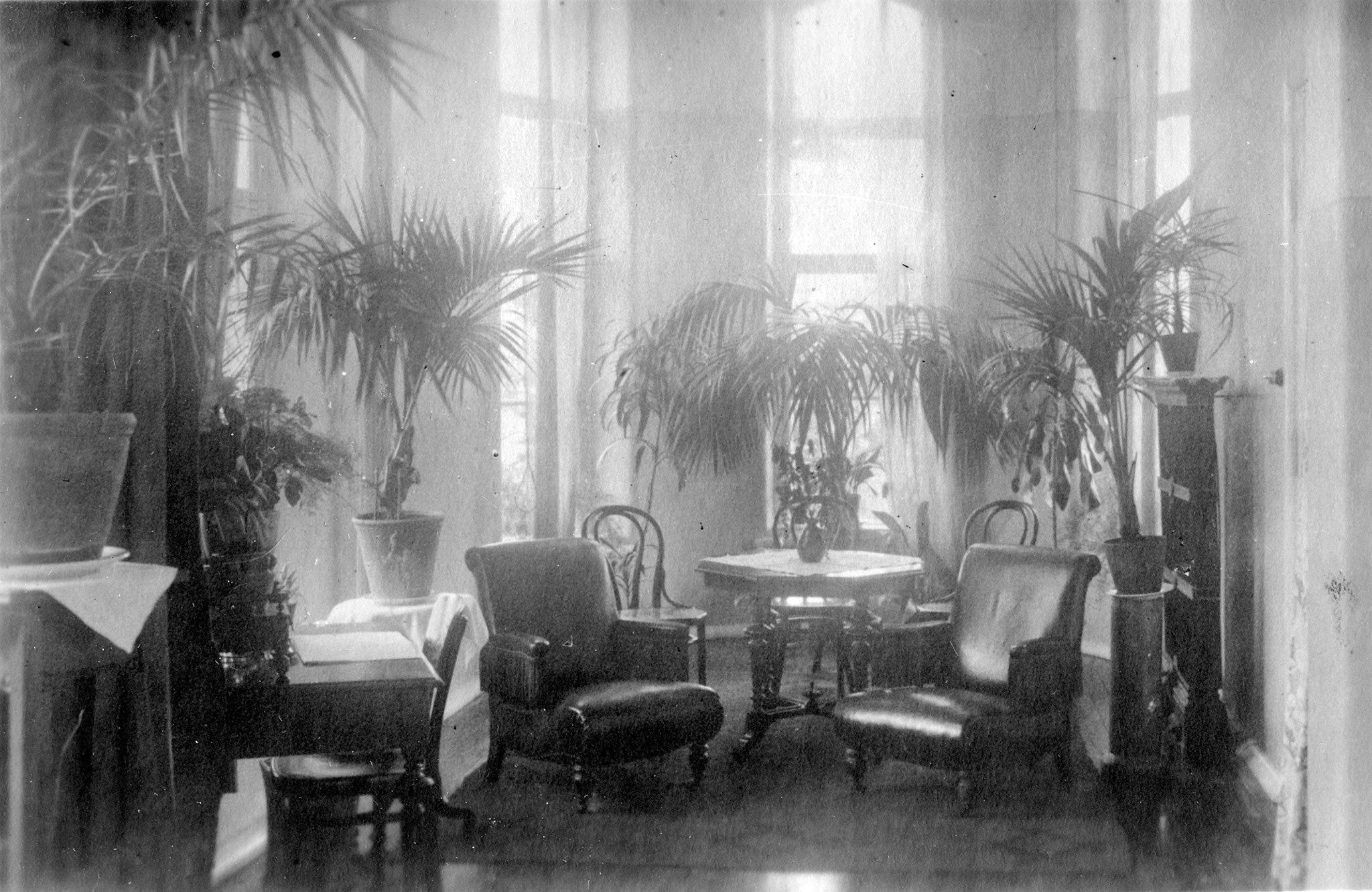 Svartvitt foto av dagrum på Sahlgrenska, 30-tal