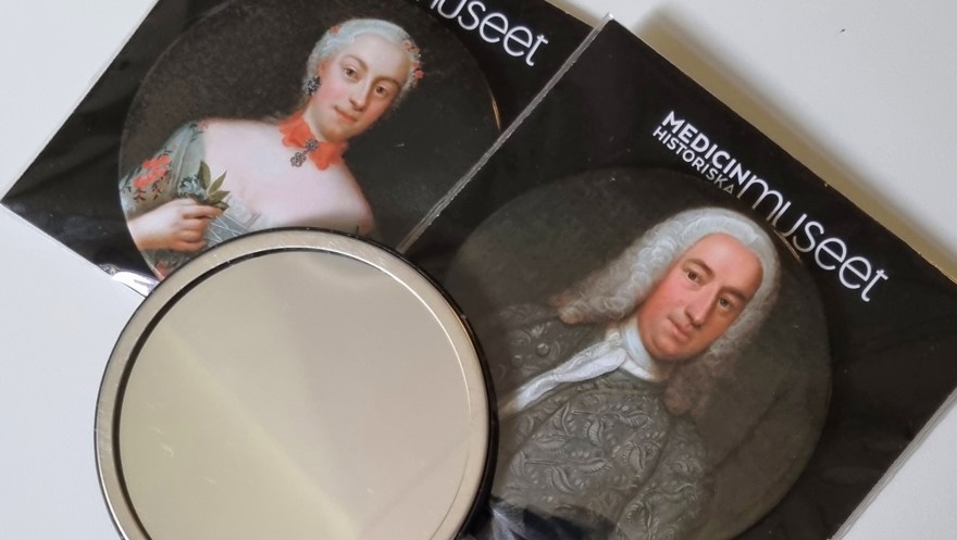 Spegel med paret Sahlgrens porträtt